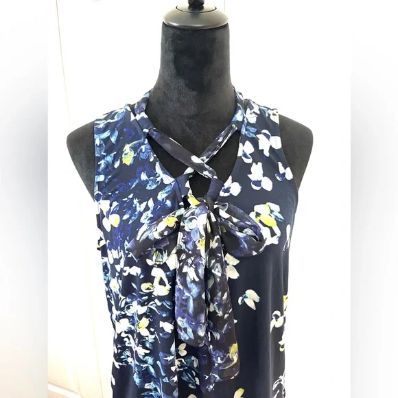 Ellen Tracy Blue Trellis Blossom Ink Tie Neck Top Sleeveless sz Large - Picture 2 of 15